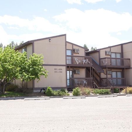 Flaming Gorge Resort Dutch John Rom bilde