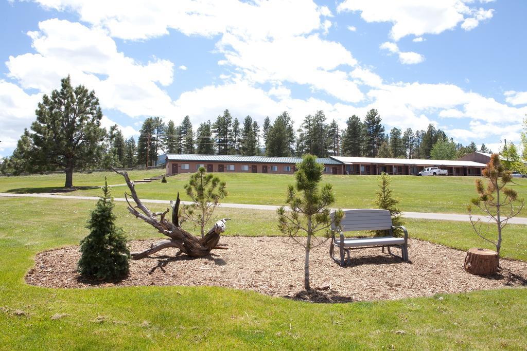 Flaming Gorge Resort Dutch John Rom bilde